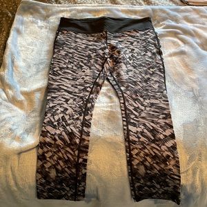 Nike patterned longer cropped dri-fit leggings